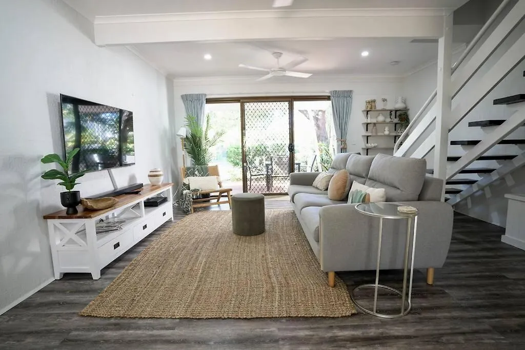 Stylish Poolside Villa, Noosa Noosaville