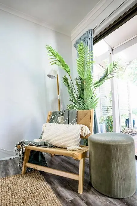 Stylish Poolside Villa, Noosa Noosaville Apartment