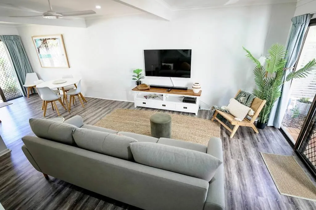 Apartment Stylish Poolside Villa, Noosa Noosaville