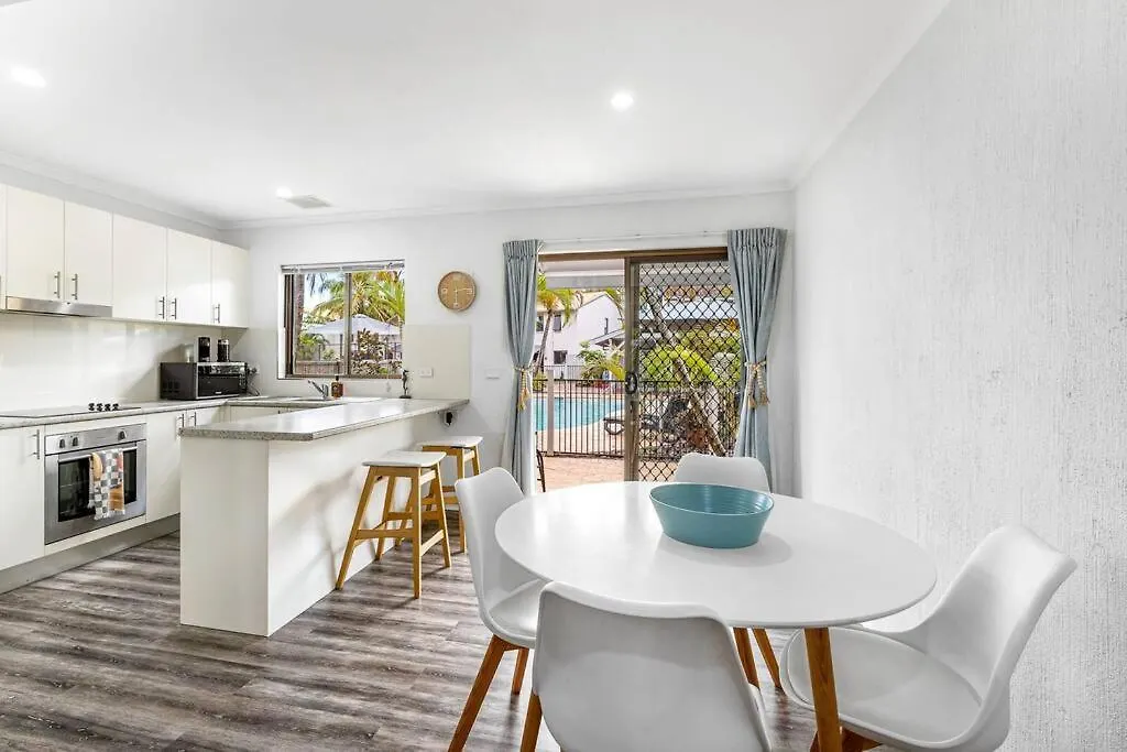 Stylish Poolside Villa, Noosa Noosaville