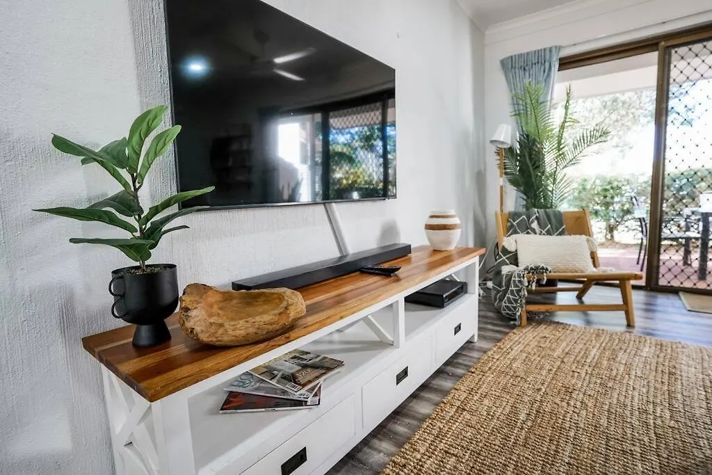 Stylish Poolside Villa, Noosa Noosaville Apartment