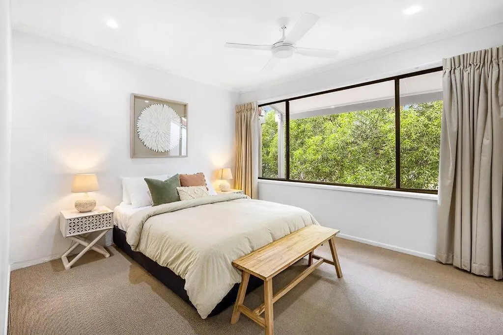 Stylish Poolside Villa, Noosa Noosaville